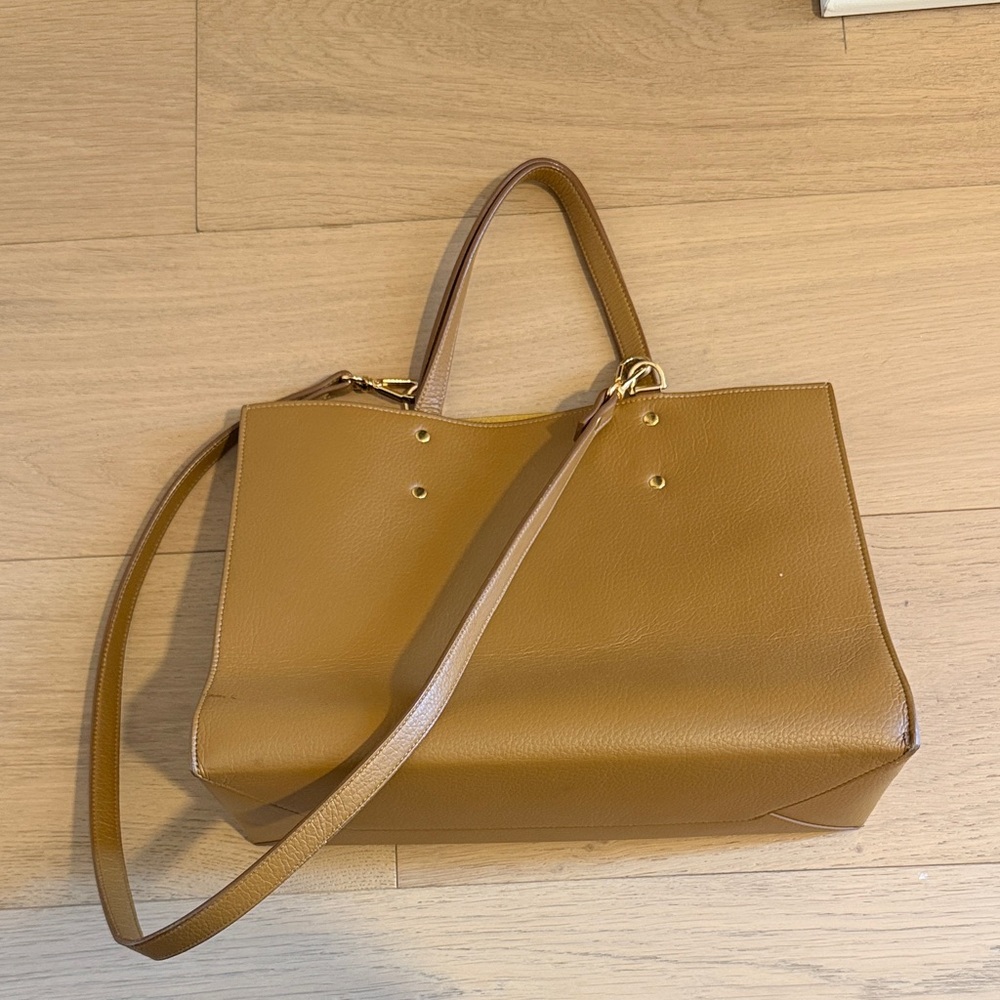 Structured Leather Shoulder Bag in Caramel Tan